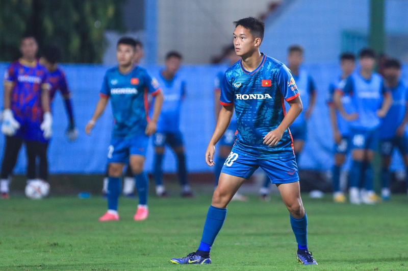 nguyen-an-khanh-khuoc-tu-loi-moi-tu-v-league-tiep-tuc-uu-tien-su-nghiep
