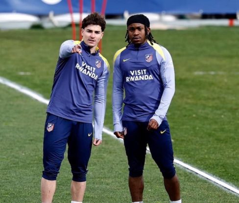 Việc Atletico Madrid chiêu mộ thành công Ademola Lookman đã trở thành cú hích cực lớn giúp Arsenal rộng cửa sở hữu tiền đạo Julian Alvarez
